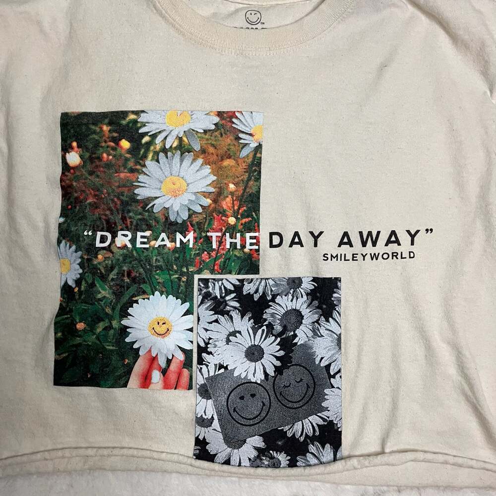 SmileyWorld Dream The Day Away Graphic Crop T-Shirt XS - Picture 3 of 5